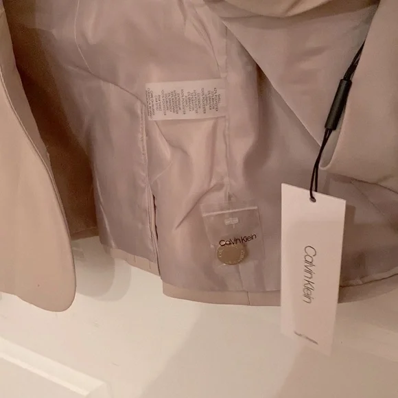 Calvin Klein Women's Two Button Lux Blazer Petite New with Tag - Picture 4 of 6